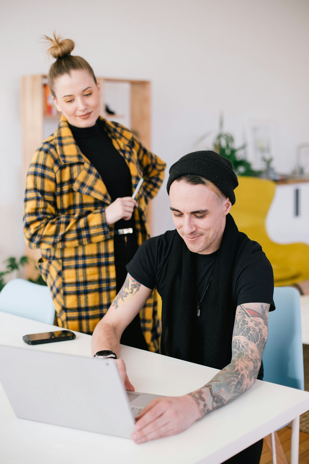 man-using-laptop-beside-woman-holding-pen-fznqw-kn5vu